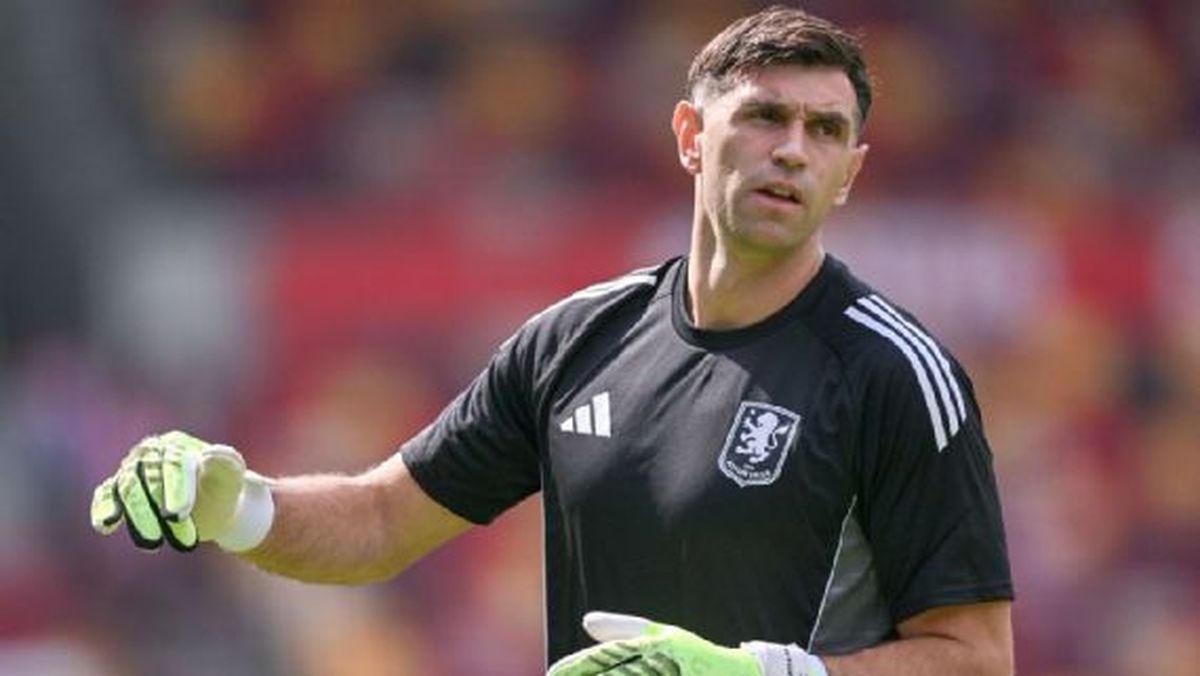 Otra alarma en la Selección argentina: Dibu Martínez se lesionó en la entrada en calor del Aston Villa