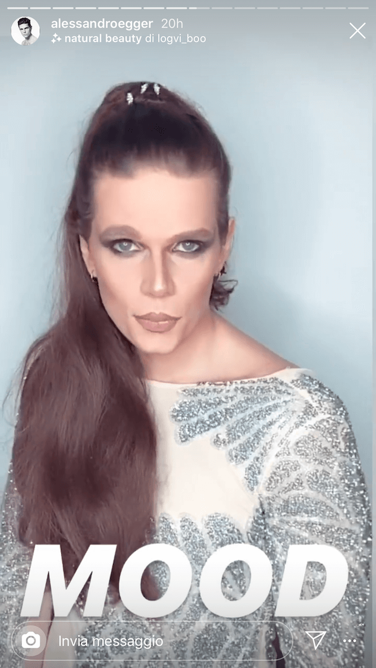 Durante el período de cuarentena provocado por la pandemia de Covid-19 en 2020, Alessandro Egger se acercó al mundo de las Drag Queens y terminó creando su propio alter ego: Alexandra. Durante el período de cuarentena provocado por la pandemia de Covid-19 en 2020, Alessandro Egger se acercó al mundo de las Drag Queens y terminó creando su propio alter ego: Alexandra.
