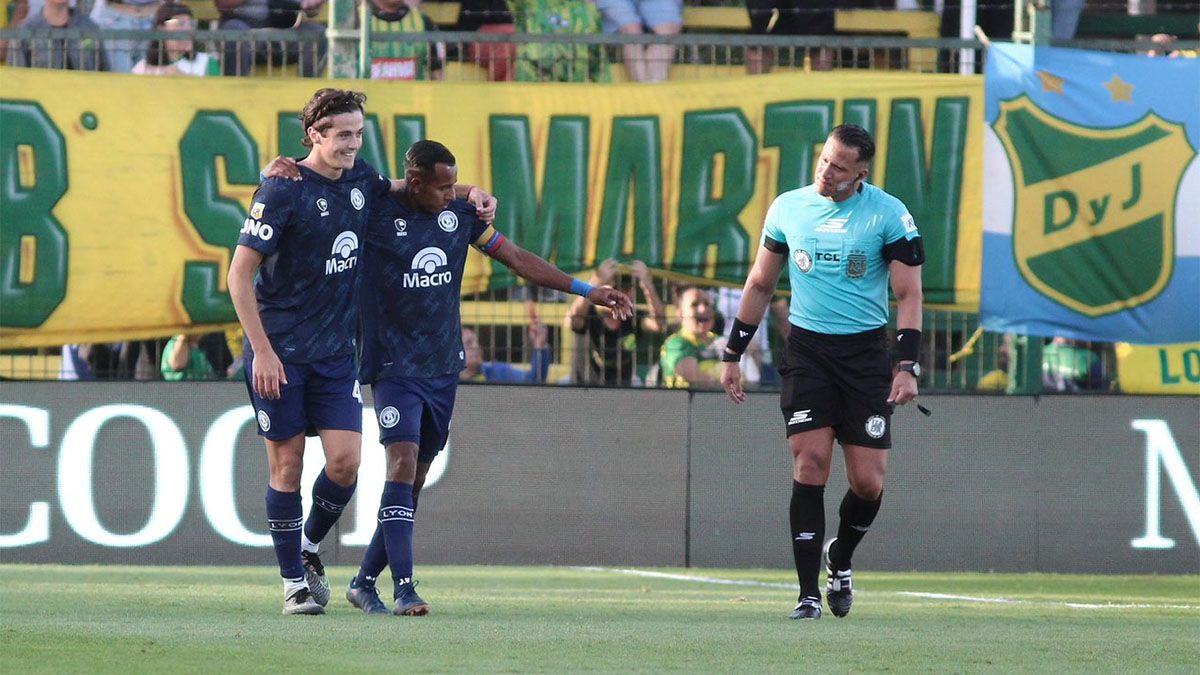 Independiente Rivadavia derrotó a Defensa y Justicia y se despidió del Clausura con una sonrisa