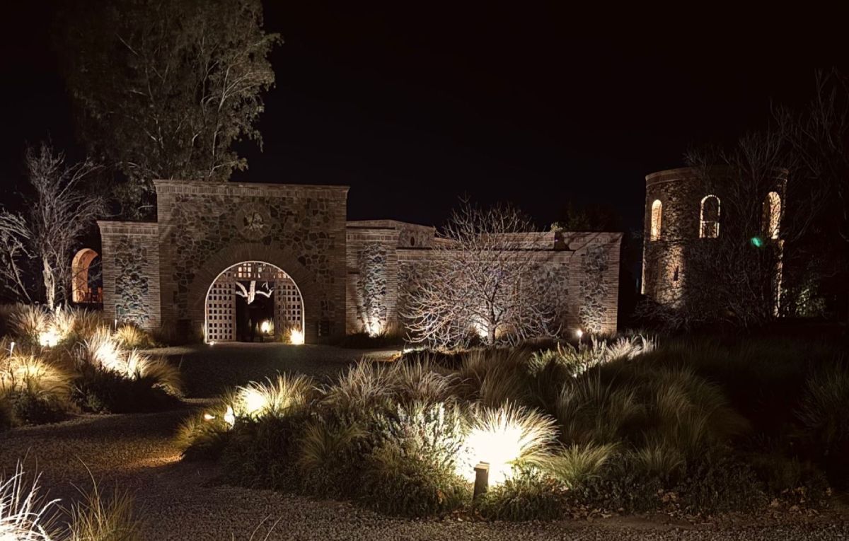 La entrada a uno de los Restaurantes más lujosos de Argentina. Angelica Cocina maestra. Ubicado en Luján de Cuyo. La entrada a uno de los Restaurantes más lujosos de Argentina. Angelica Cocina maestra. Ubicado en Luján de Cuyo.