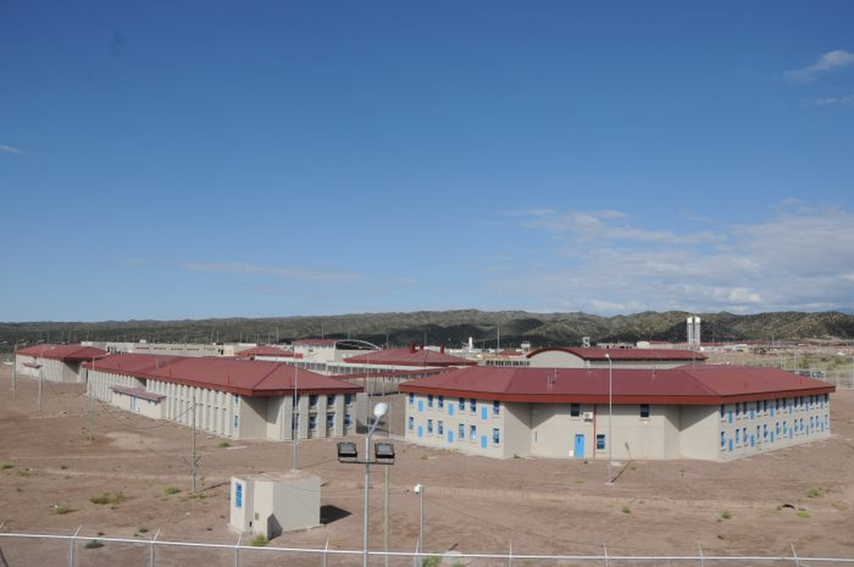 Abuso sexual: juzgan a la madre y al padrastro de la chica que huyó