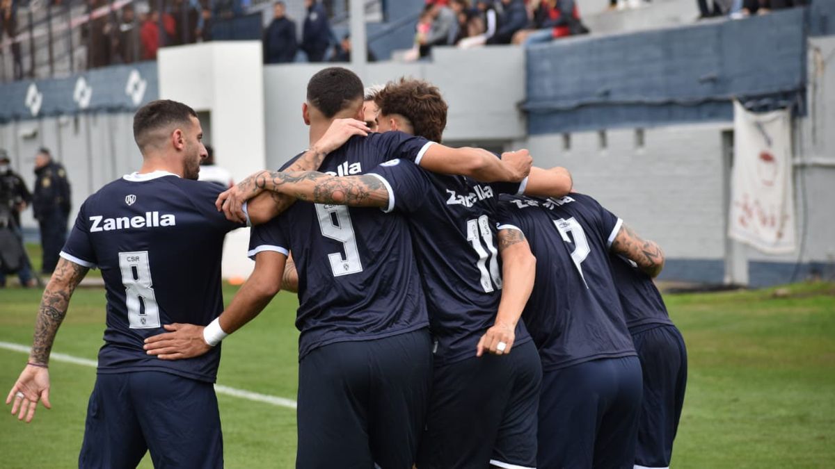 Alex Arce sigue enamorando a los hinchas de Independiente Rivadavia