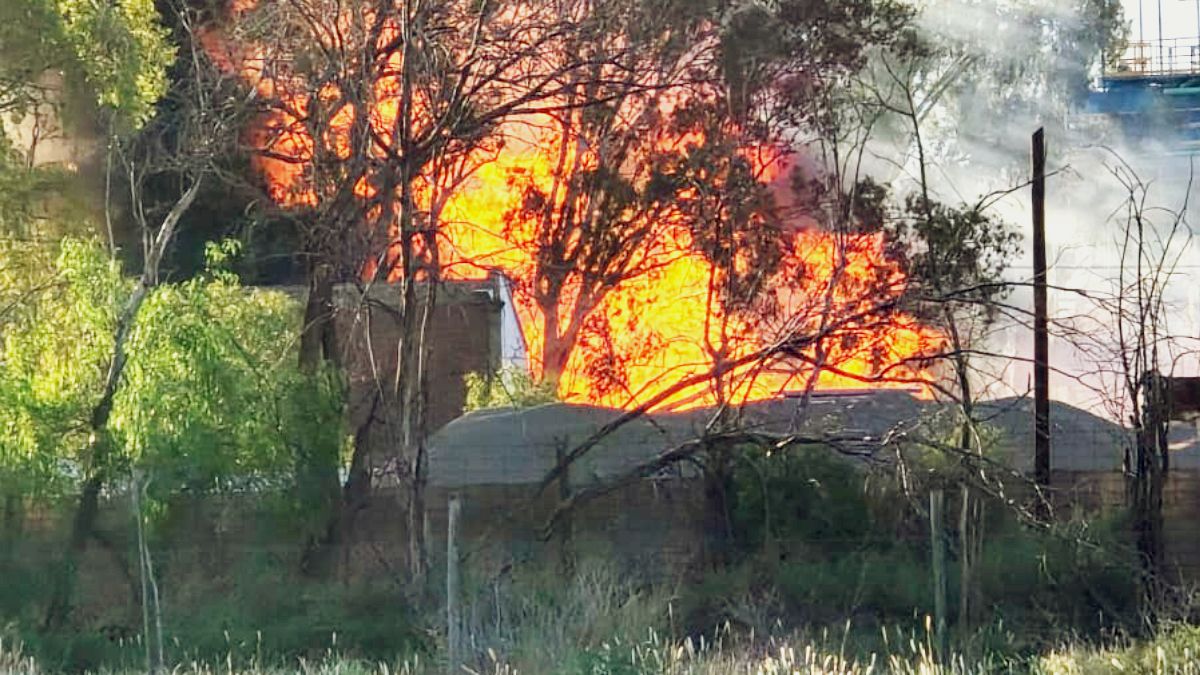 Incendio en la cristalería Cattorini Hermanos