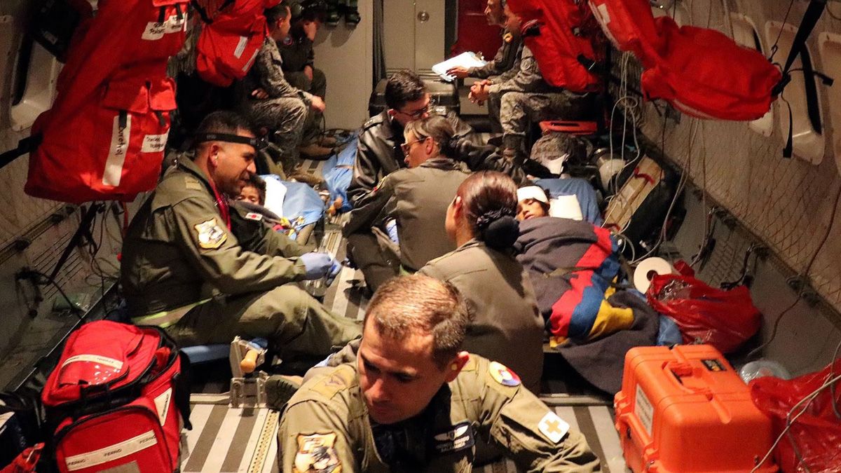 Los cuatro hermanitos encontrados en la selva colombiana fueron llevados en un avión militar a un hospital de Bogotá Los cuatro hermanitos encontrados en la selva colombiana fueron llevados en un avión militar a un hospital de Bogotá