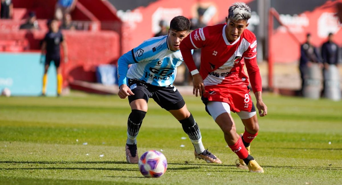 El delantero Ezequiel Almirón estará en la delantera del Deportivo Maipú.