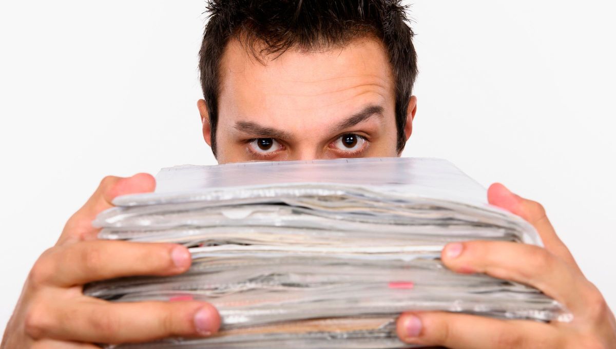 Frunciar las cejas puede indicar asombro e incluso enojo. Frunciar las cejas puede indicar asombro e incluso enojo.