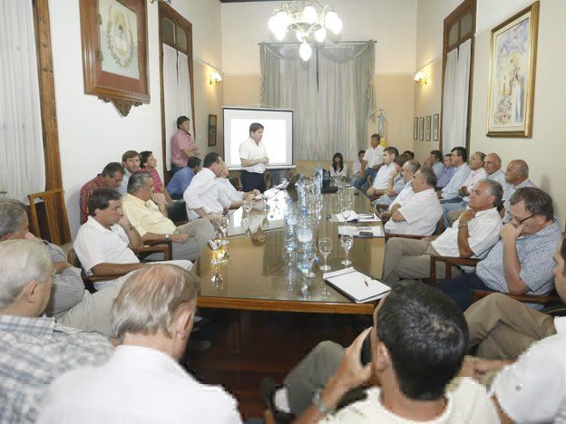 El gobernador y los productores pedirán al gobierno nacional una salida para la crisis vínica