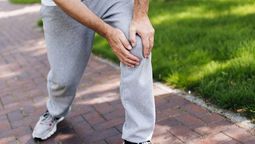 Las rodillas de los adultos mayores se fortalecerán con este ejercicio. Las rodillas de los adultos mayores se fortalecerán con este ejercicio.