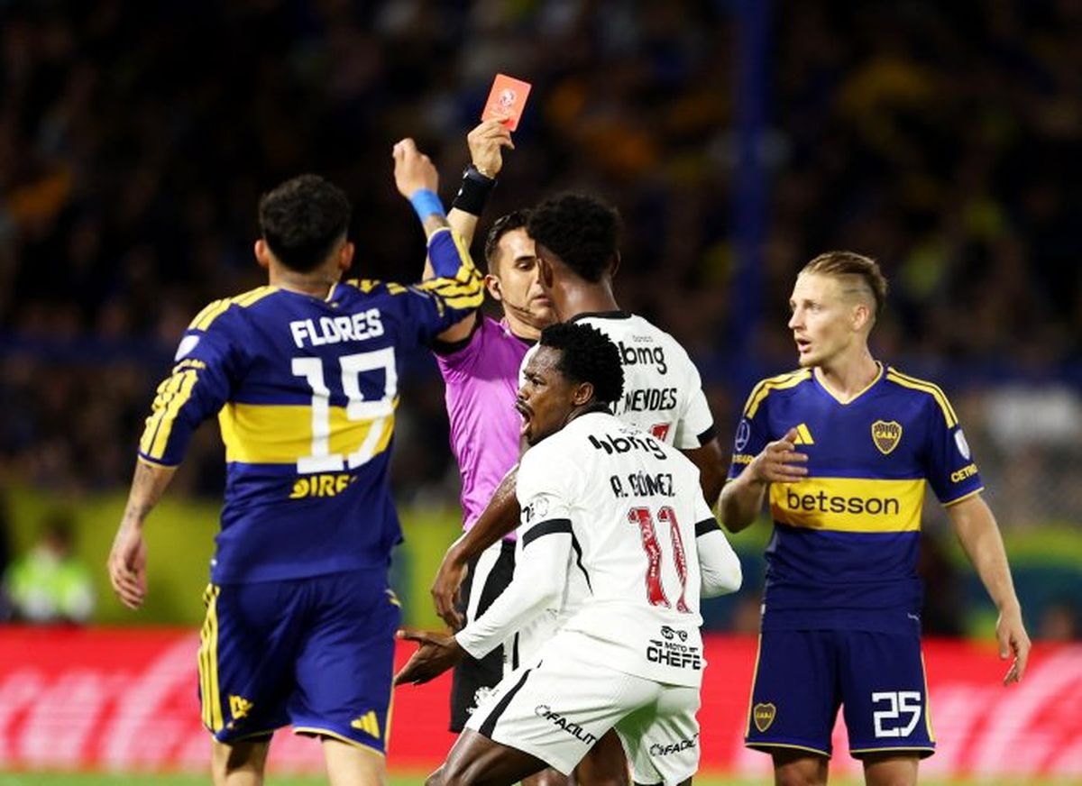Boca y una roja de locos.