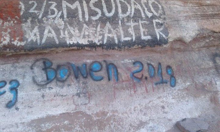 Denunciaron ante la justicia pintadas en un cerro de Valle Grande