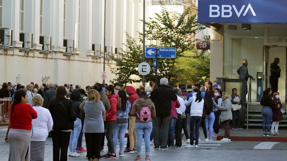 Vanoli afrimó&nbsp; que muchas personas que fueron a los bacnos a realizar operaciones no autorizadas.