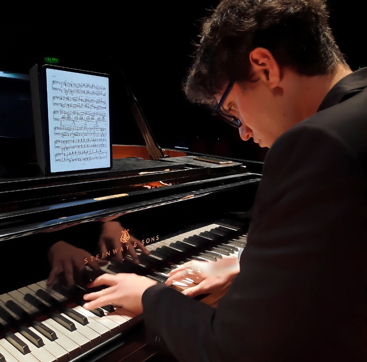 Leonardo Pittella, fundador de Orquesta Pianoforte. Leonardo Pittella, fundador de Orquesta Pianoforte.