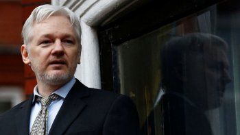 Assange se entregaría si le garantizan que no lo extraditarán a EE. UU.