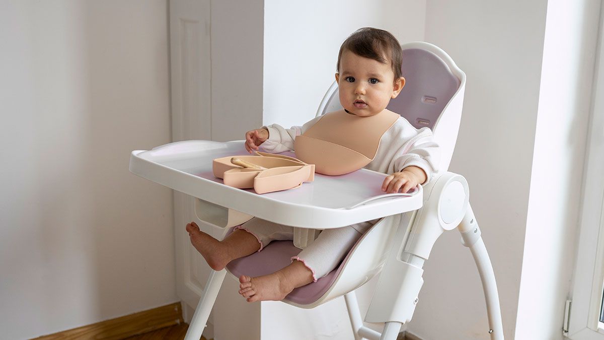 Qué requisitos debe cumplir un bebé para iniciar la alimentación complementaria (Imagen de Freepik﻿).