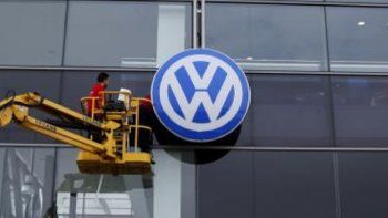Volkswagen confiesa más mentiras y se desploma en bolsa
