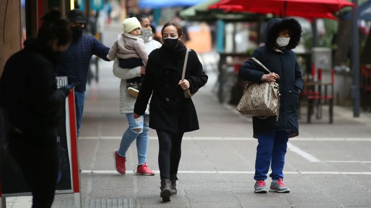 En la mañana estará muy frío este martes, aunque a partir del mediodía subirá la máxima y será una tarde agradable. El miércoles 25 habrá descenso de la temperatura y loviznas
