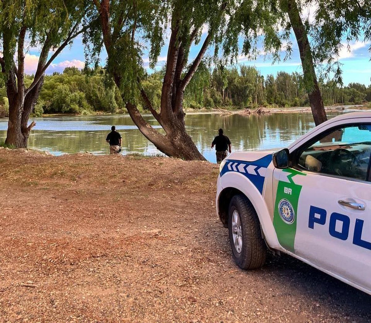 Varias fuerzas de seguridad tienen a cargo el operativo de búsqueda en Río Negro. Varias fuerzas de seguridad tienen a cargo el operativo de búsqueda en Río Negro.