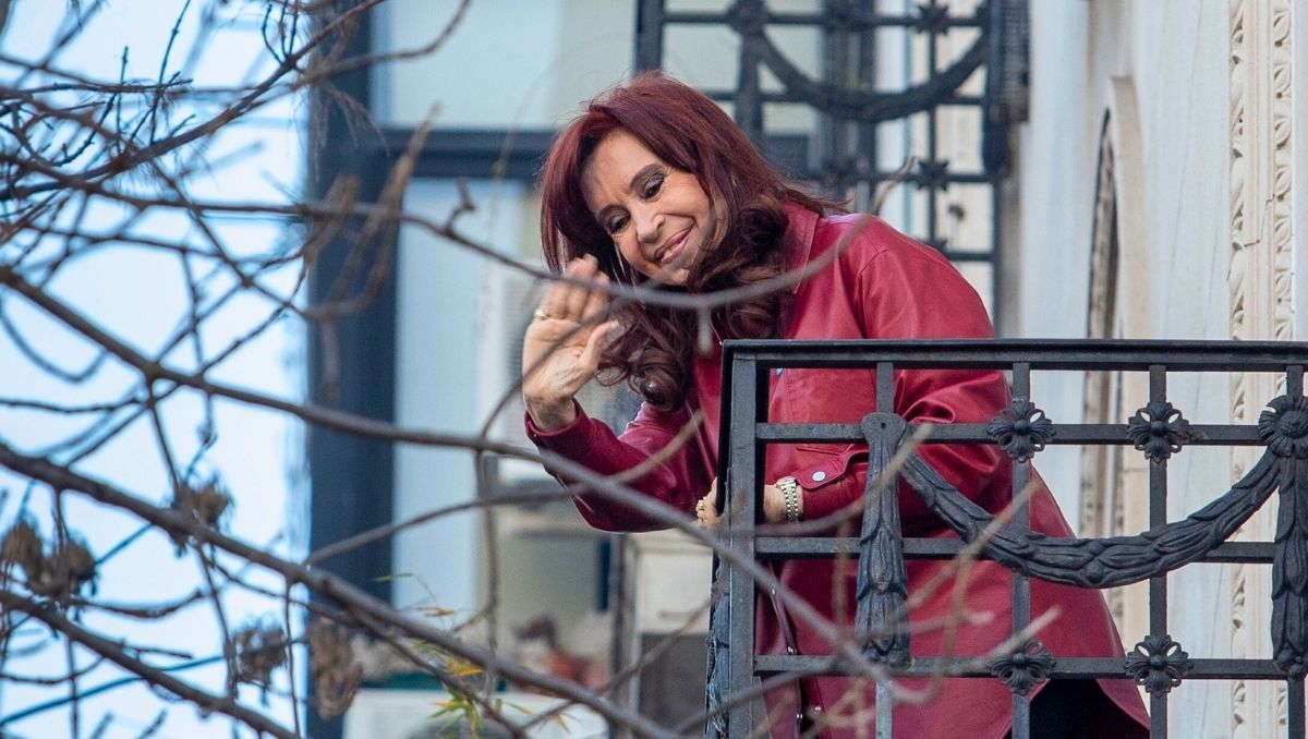 El PJ mendocino se reparte para respaldar a Cristina Kirchner en horas decisivas para definir su detención. 