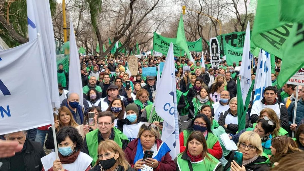 Una de las tantas manifestaciones de ATE por las calles de la Ciudad de Mendoza.