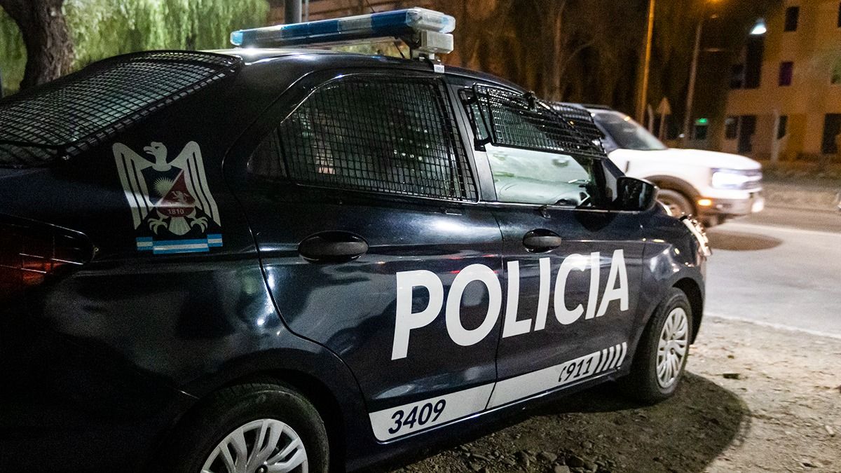 Dos accidentes en un solo lugar: en el primero una mujer murió tras ser atropellada y el segundo fue un conductor borracho que chocó un móvil de la Policía. Imagen ilustrativa.