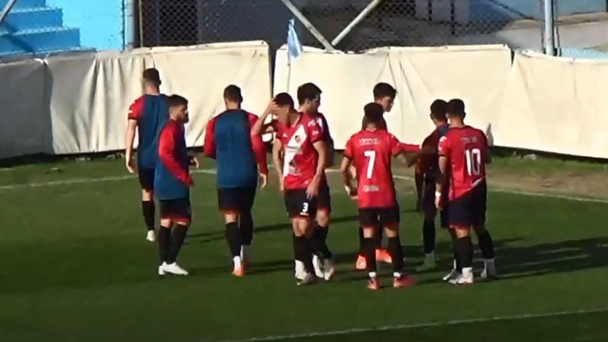 Con un doblete de Veliez, el Deportivo Maipú le ganó a Temperley