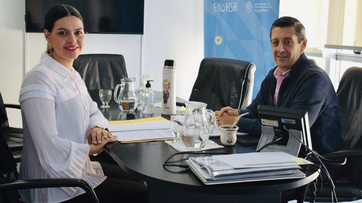 Flor Destéfanis gestiona cloacas paras Santa Rosa.