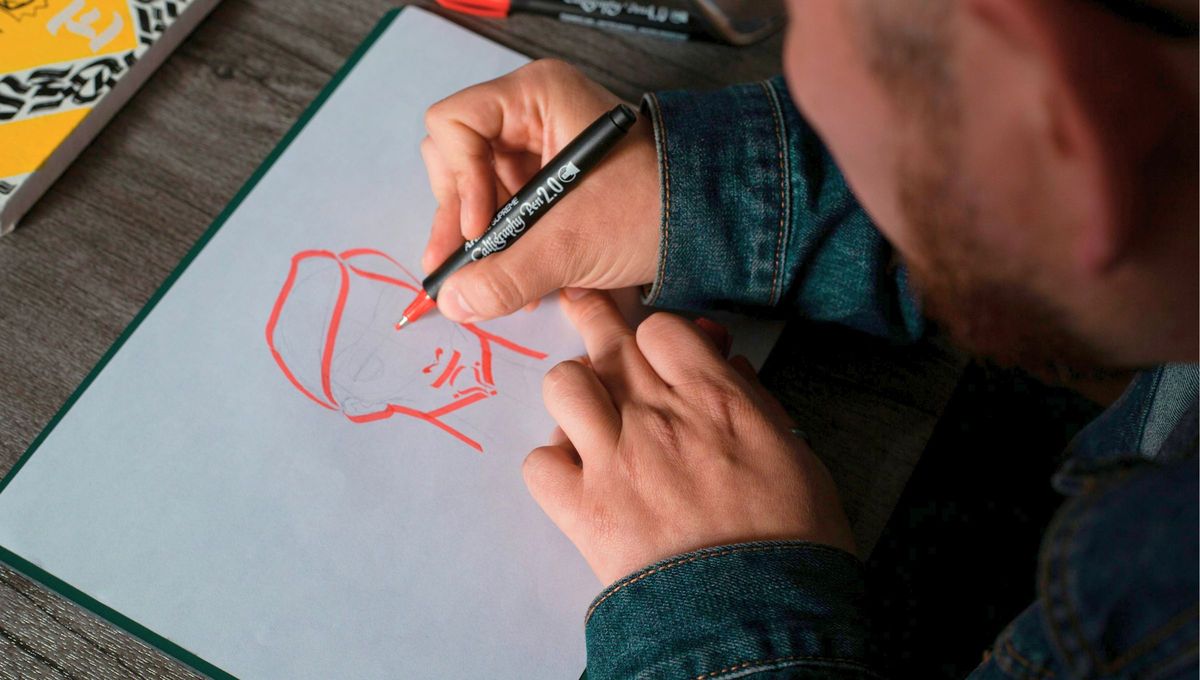 Dibujarse a sí mismo es uno de los ejemplos que analiza la psicología Dibujarse a sí mismo es uno de los ejemplos que analiza la psicología