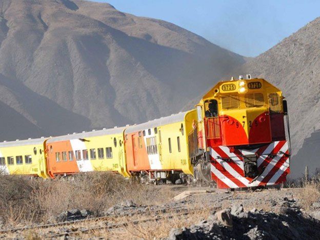 Descarriló el Tren de las Nubes con 400 pasajeros a bordo