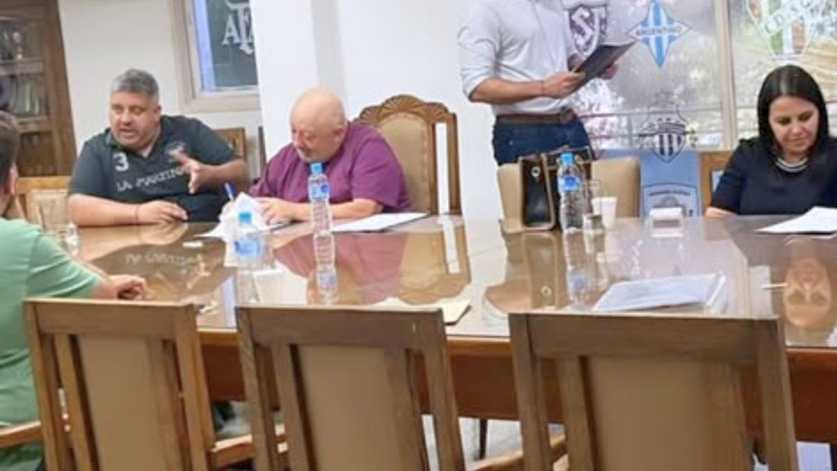 Omar Sperdutti firmó el contrato de la Liga Mendocina de Fútbol con ATTIMO y MEBNA, Omar Sperdutti firmó el contrato de la Liga Mendocina de Fútbol con ATTIMO y MEBNA,