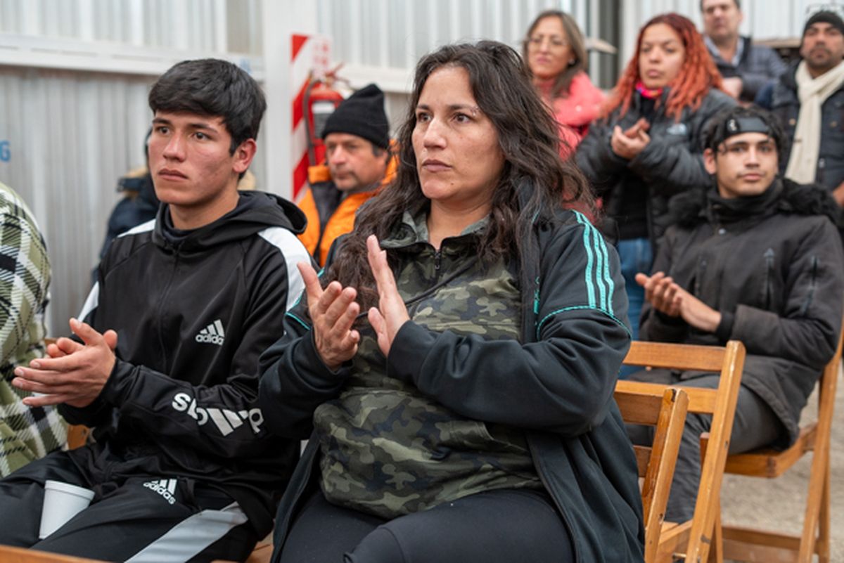 Aplausos de los asistentes a la audiencia pública. Aplausos de los asistentes a la audiencia pública.