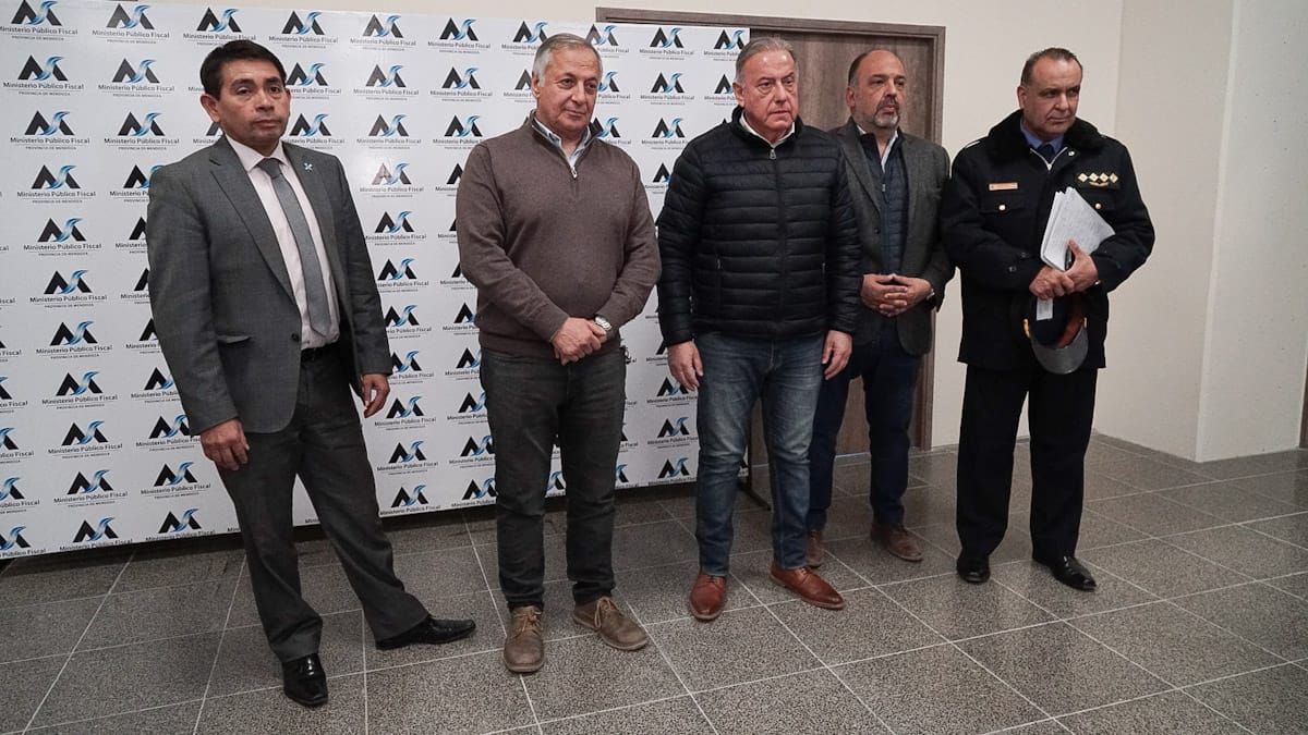Participaron de la conferencia de prensa donde se anunció la culpabilidad de Pinavaria, el Fiscal de Homicidios Carlos Torres, el Procurador Alejandro Gullé, el ministro de Seguridad Raúl Levrino; subsecretario de Relaciones Institucionales del Ministerio de Seguridad, Néstor Majul; y el jefe de la Policía de Mendoza, el comisario Marcelo Calipo.