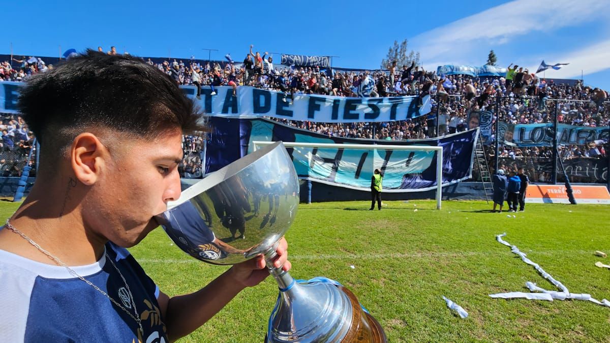 Los hinchas de Independiente Rivadavia celebrarán con los campeones Los hinchas de Independiente Rivadavia celebrarán con los campeones