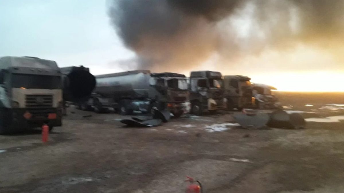 La explosión de uno delos tanques en la refinería de Plaza Hiuncul, afectó a varios camiones que fueron alcanzados por el fuego