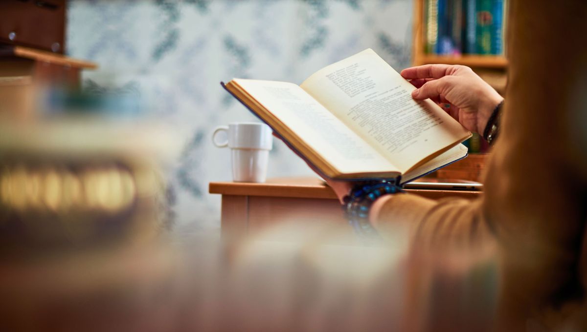 El español es un idioma con muchas complejidades, palabras largas, de habla rápida y muchísimas variedades dialécticas desparramadas por España y América. El español es un idioma con muchas complejidades, palabras largas, de habla rápida y muchísimas variedades dialécticas desparramadas por España y América. 