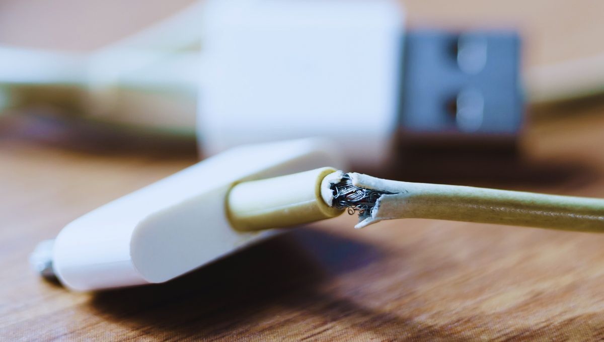 Trucos que te sacan del apuro: cómo arreglar un cargador de celular roto en tiempo record