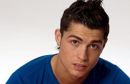 Ronaldo dejó a su novia en el hotel y se fue a un boliche gay