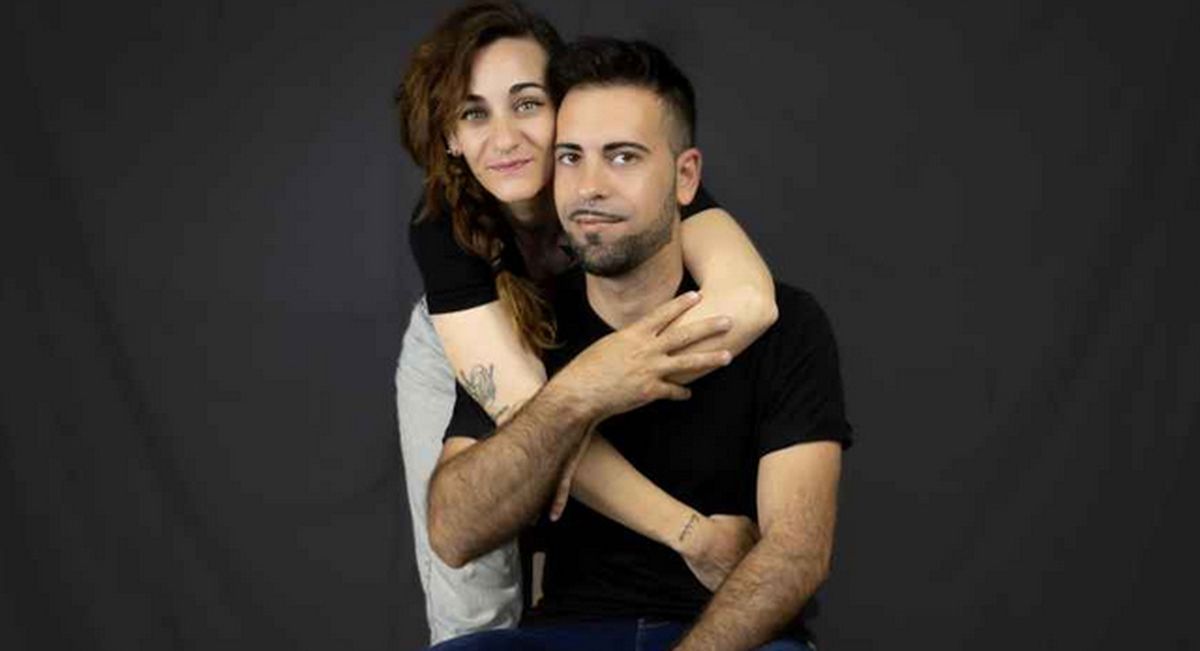 Casamiento entre hermanos. En un viaje a Londres pudieron dar rienda suelta a su amor.