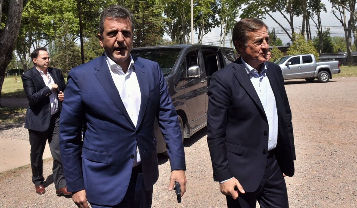 Sergio Massa y Rodolfo Suarez. La Nación se comprometió con Mendoza a enviar $150 millones para el fomento de la ganadería.