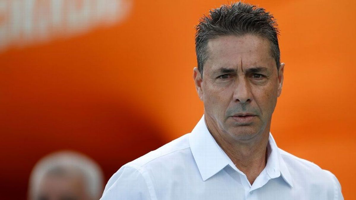 Héctor Almandoz sufrió un preinfarto en Chile.