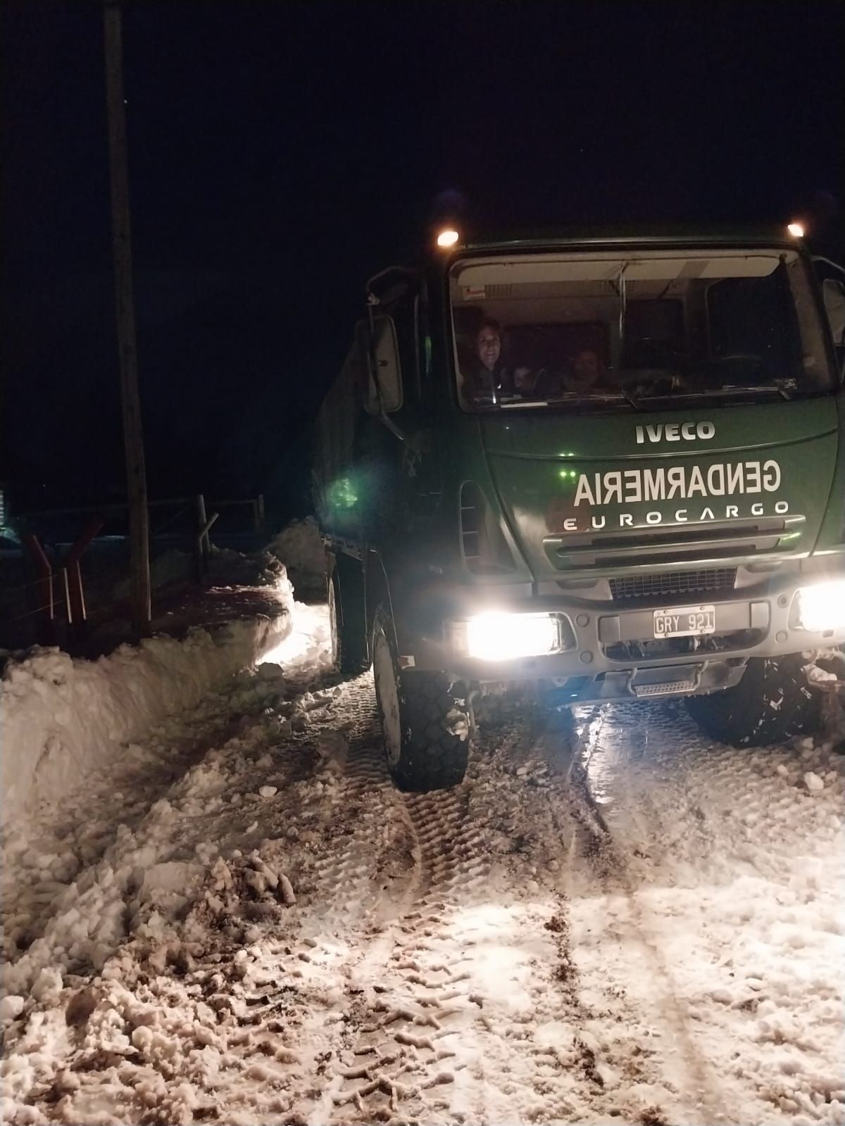 La Gendarmería Nacional encabezó el operativo de rescate en la alta montaña, junto a un escuadrón especializado en este tipo de fenómenos. La Gendarmería Nacional encabezó el operativo de rescate en la alta montaña, junto a un escuadrón especializado en este tipo de fenómenos.