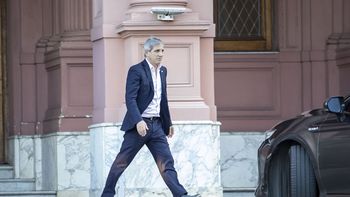 El gobierno activó una fuerte flexibilización del cepo cambiario y elimina topes al dólar tarjeta El gobierno activó una fuerte flexibilización del cepo cambiario y elimina topes al dólar tarjeta