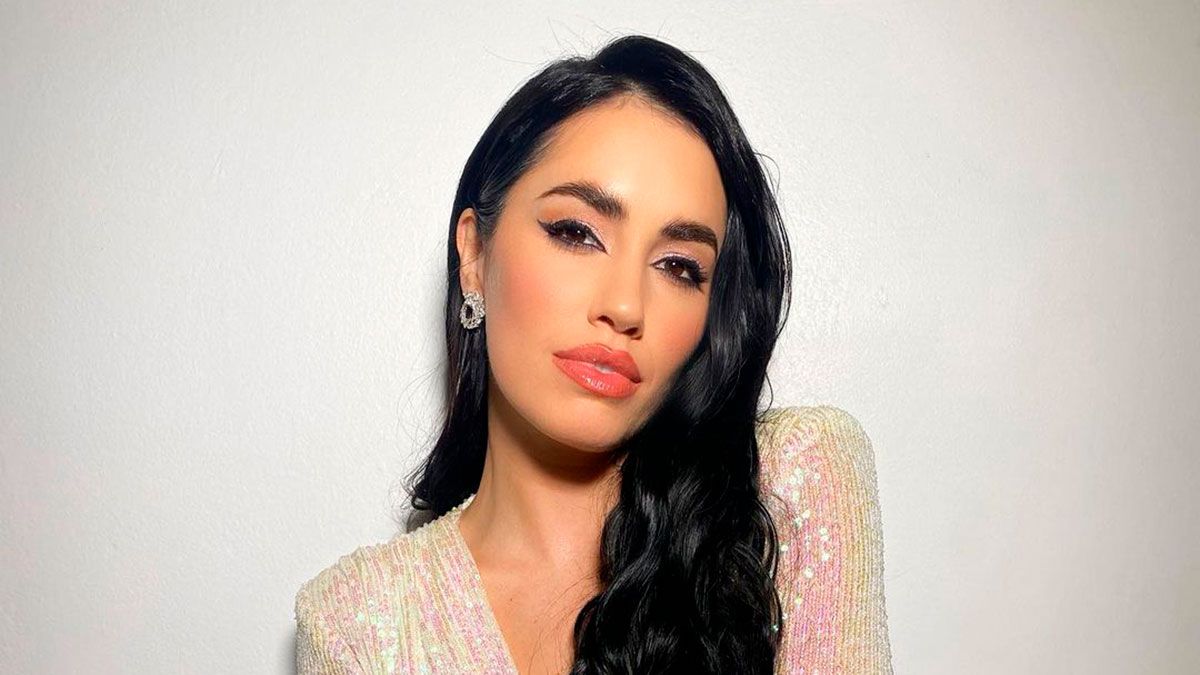 Lali Espósito fue vista a los besos con un fotógrafo español muy enamorada.