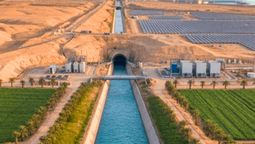 Movieron millones de toneladas de tierra en el desierto y crearon un río de 130 kilómetros Movieron millones de toneladas de tierra en el desierto y crearon un río de 130 kilómetros