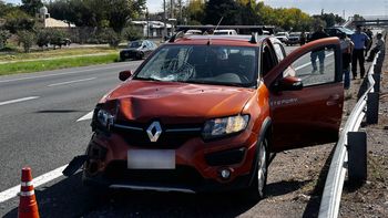 Cruzó el Acceso Sur a pie, se le salió una zapatilla, y al volver a buscarla fue atropellado