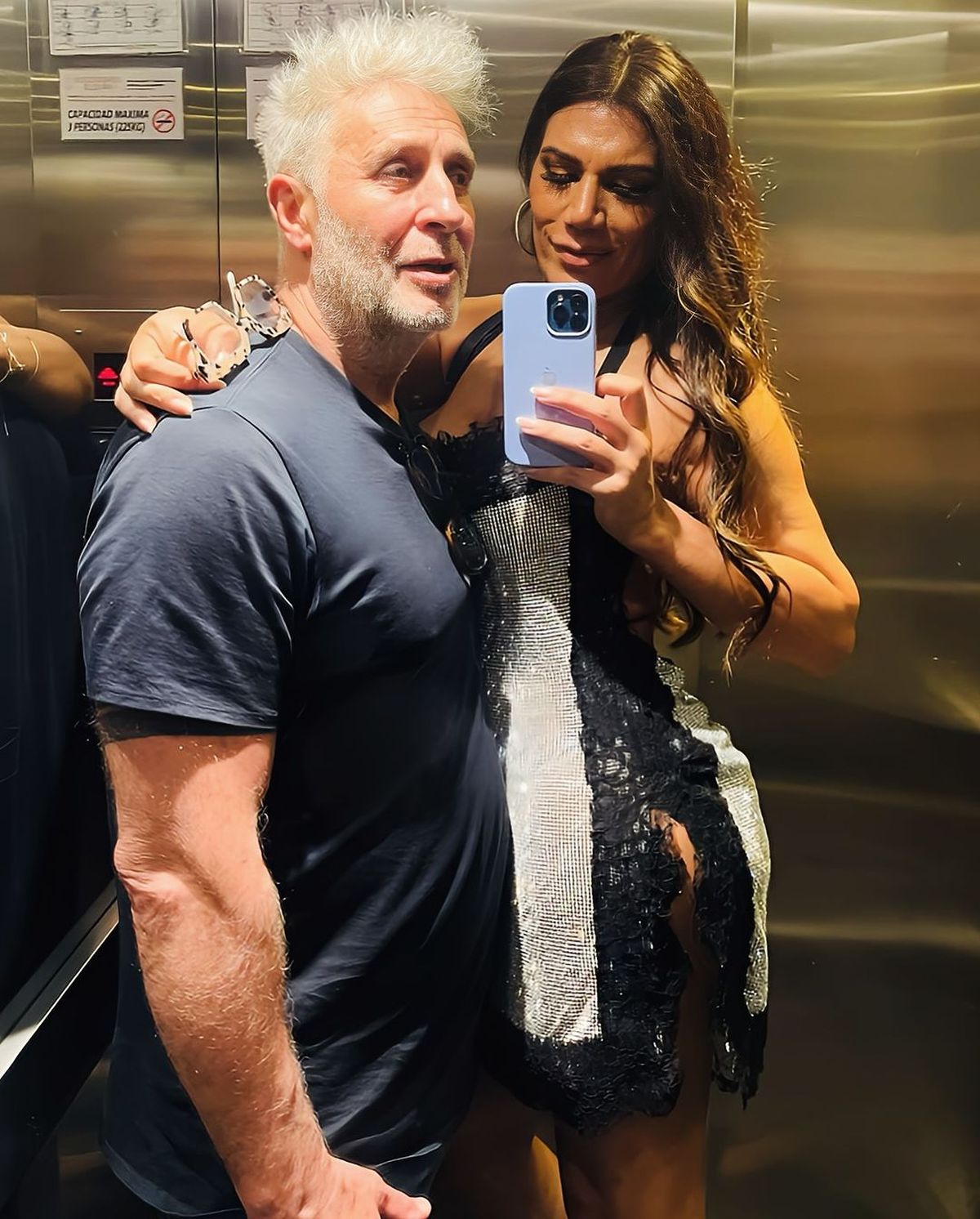 A sus 49 años, Florencia de la V estrena mini vestido ultra XS y marca tendencia al ras. A sus 49 años, Florencia de la V estrena mini vestido ultra XS y marca tendencia al ras.