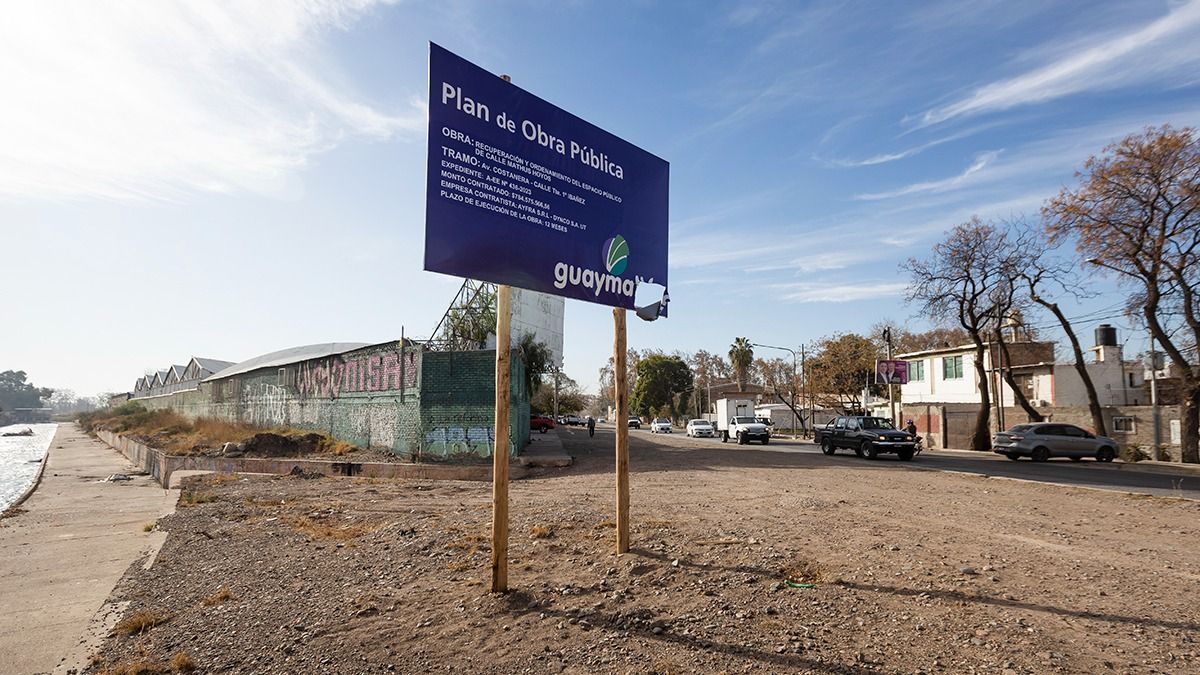 Viniendo desde la Rotonda del Avión -que marca el límite entre Guaymallén y Las Heras- puede verse el cartel que anuncia las obras. Viniendo desde la Rotonda del Avión -que marca el límite entre Guaymallén y Las Heras- puede verse el cartel que anuncia las obras.