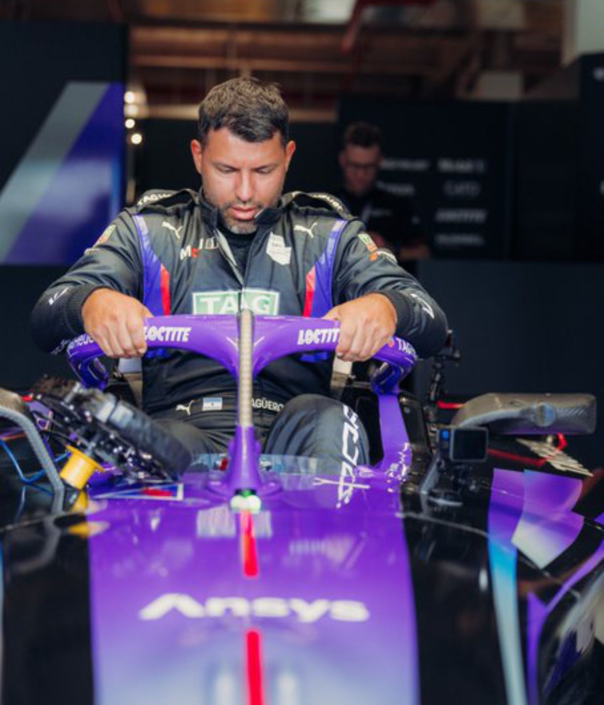 Del verde c&eacute;sped al cockpit de un auto de la F&oacute;rmula E. El Kun Ag&uuml;ero demostr&oacute; un entusiasmo sin l&iacute;mites incursionando en el automovilismo.&nbsp;