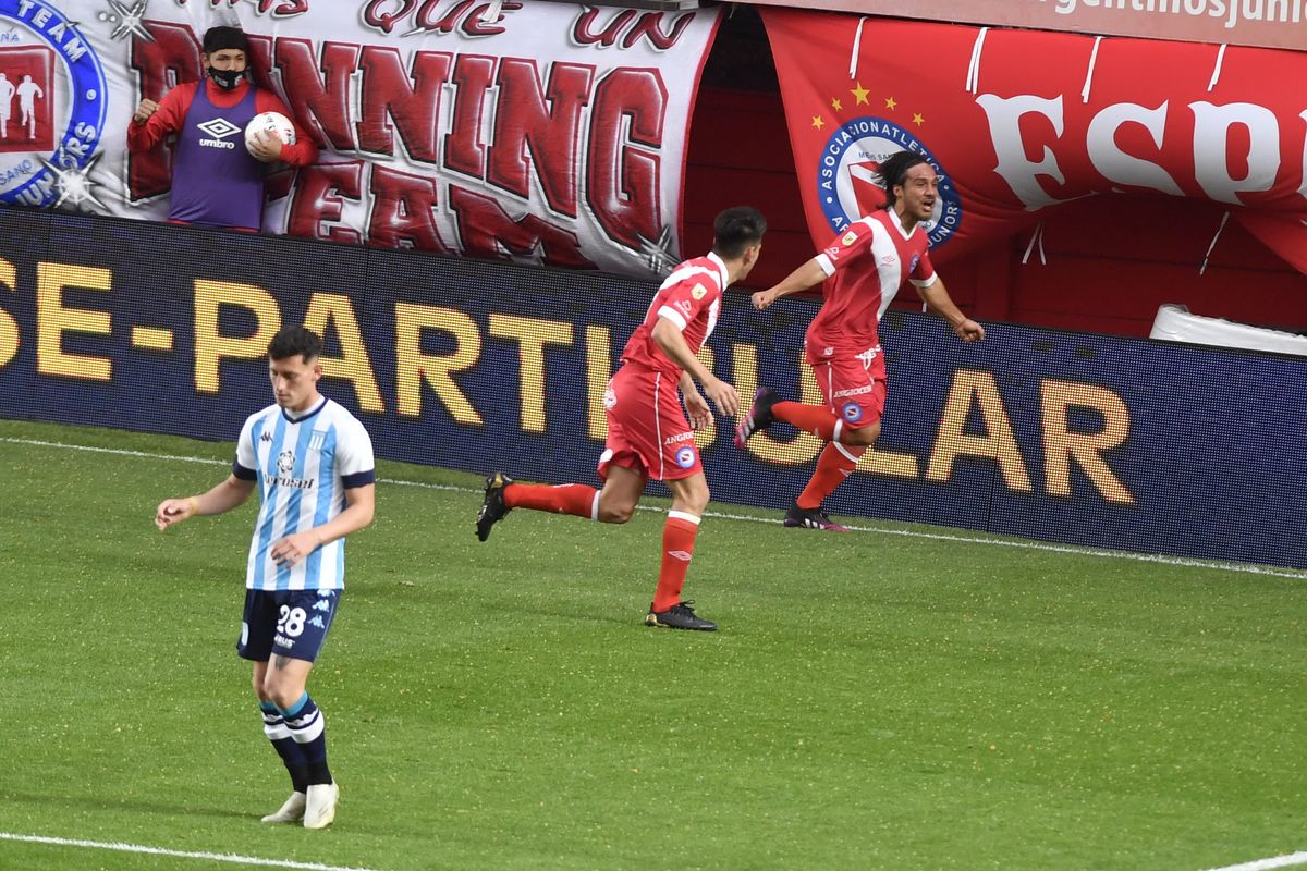 Argentinos Juniors super&oacute; 2 a 0 a Racing en la fecha 13 de la Liga Profesional de F&uacute;tbol.