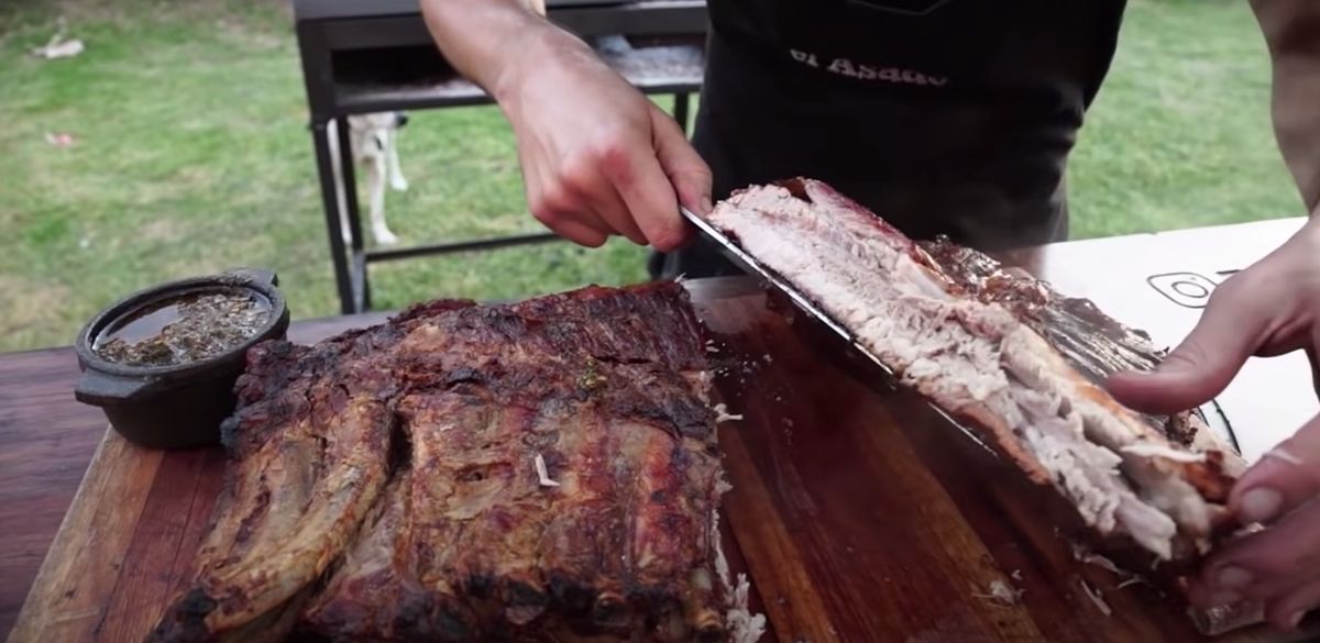 Rico barato y delicioso. El pechito de cerdo con manta es uno de los mejores cortes para tirar a la parrilla. Rico barato y delicioso. El pechito de cerdo con manta es uno de los mejores cortes para tirar a la parrilla. 