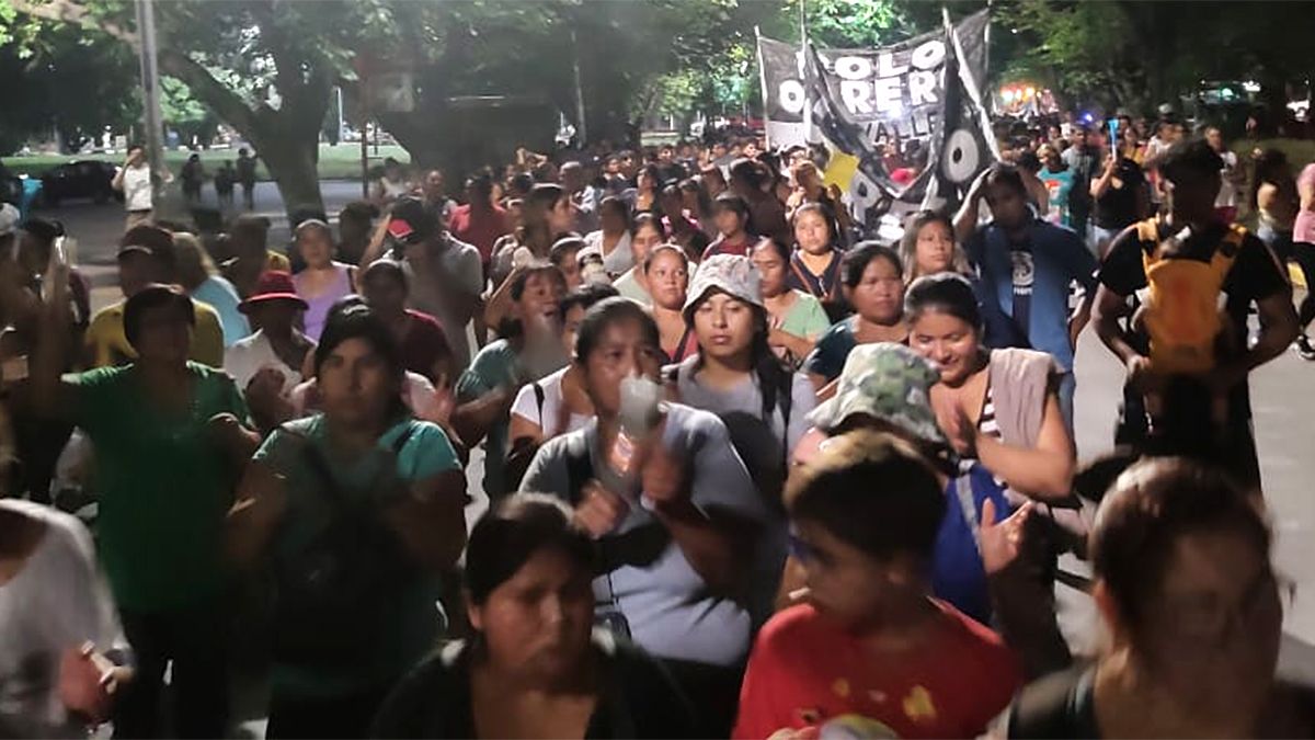 La movilización del Polo Obrero de este viernes por las calles del centro mendocino.